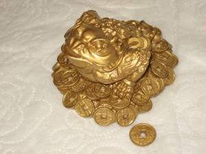 5" golden money toad - Image 4