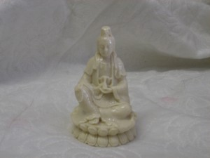 4" sitting Guan Yin (Ivory colour)